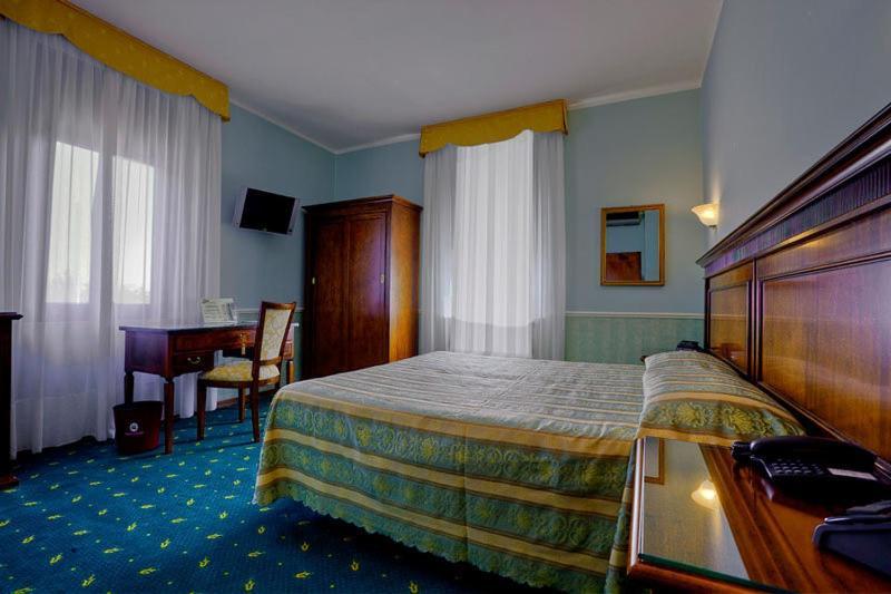 Hotel Castello Módena Habitación foto